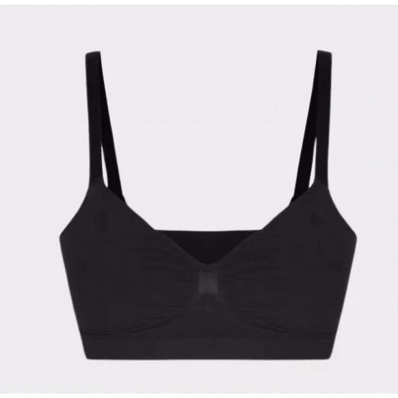 Sports bra with adjustable cups
