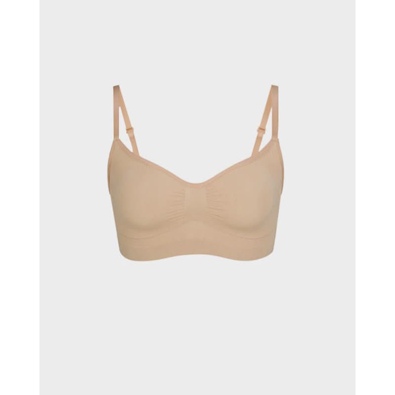 Sports bra with adjustable cups