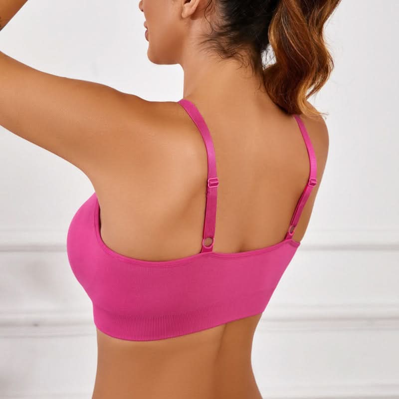 Sports bra with adjustable cups